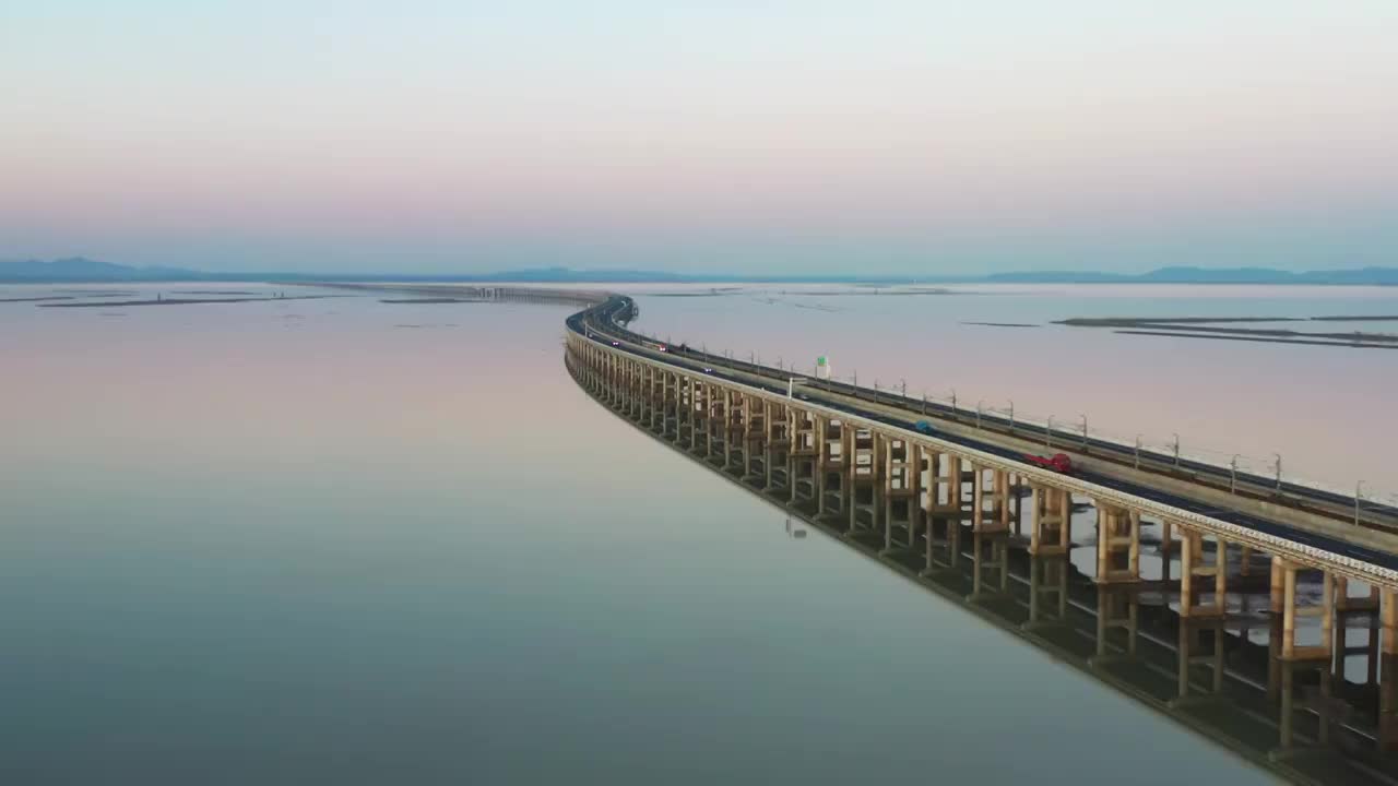 江苏省南京市石臼湖特大桥日落航拍视频素材