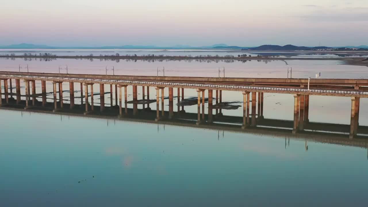 江苏省南京市石臼湖特大桥日落航拍视频素材