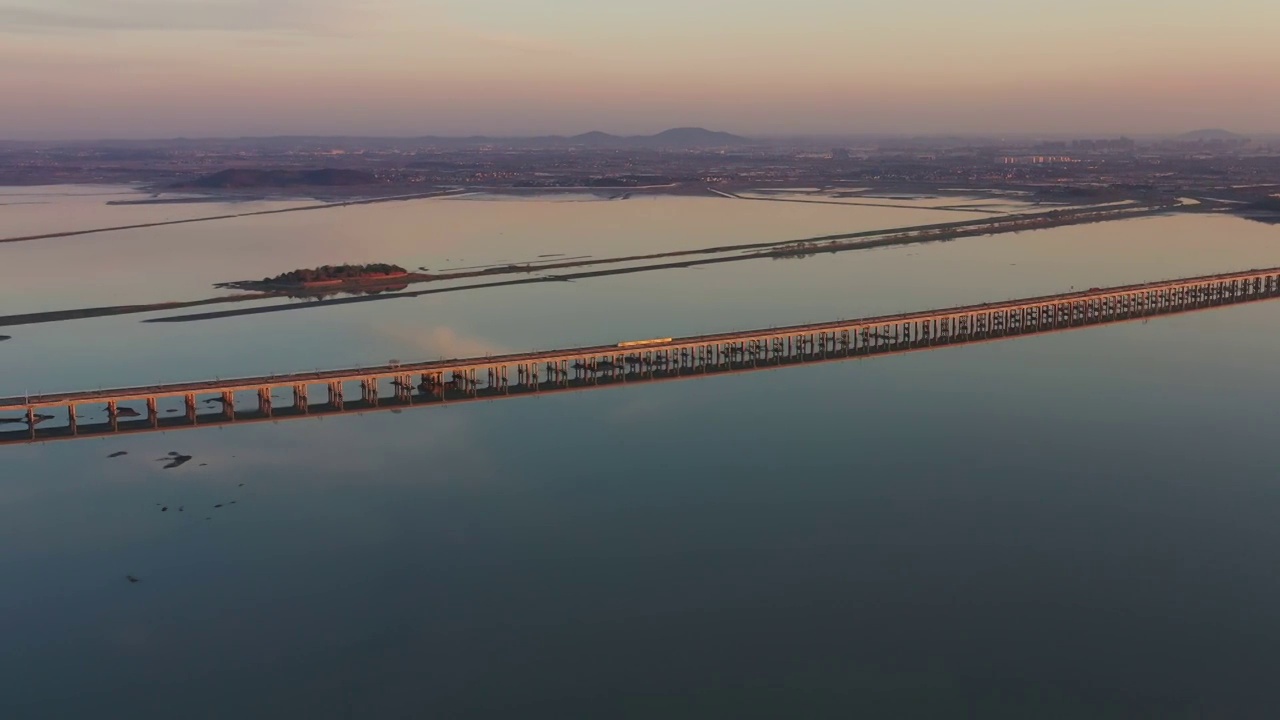 江苏省南京市石臼湖特大桥日落航拍视频素材