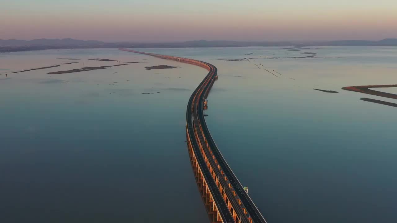 江苏省南京市石臼湖特大桥日落航拍视频素材