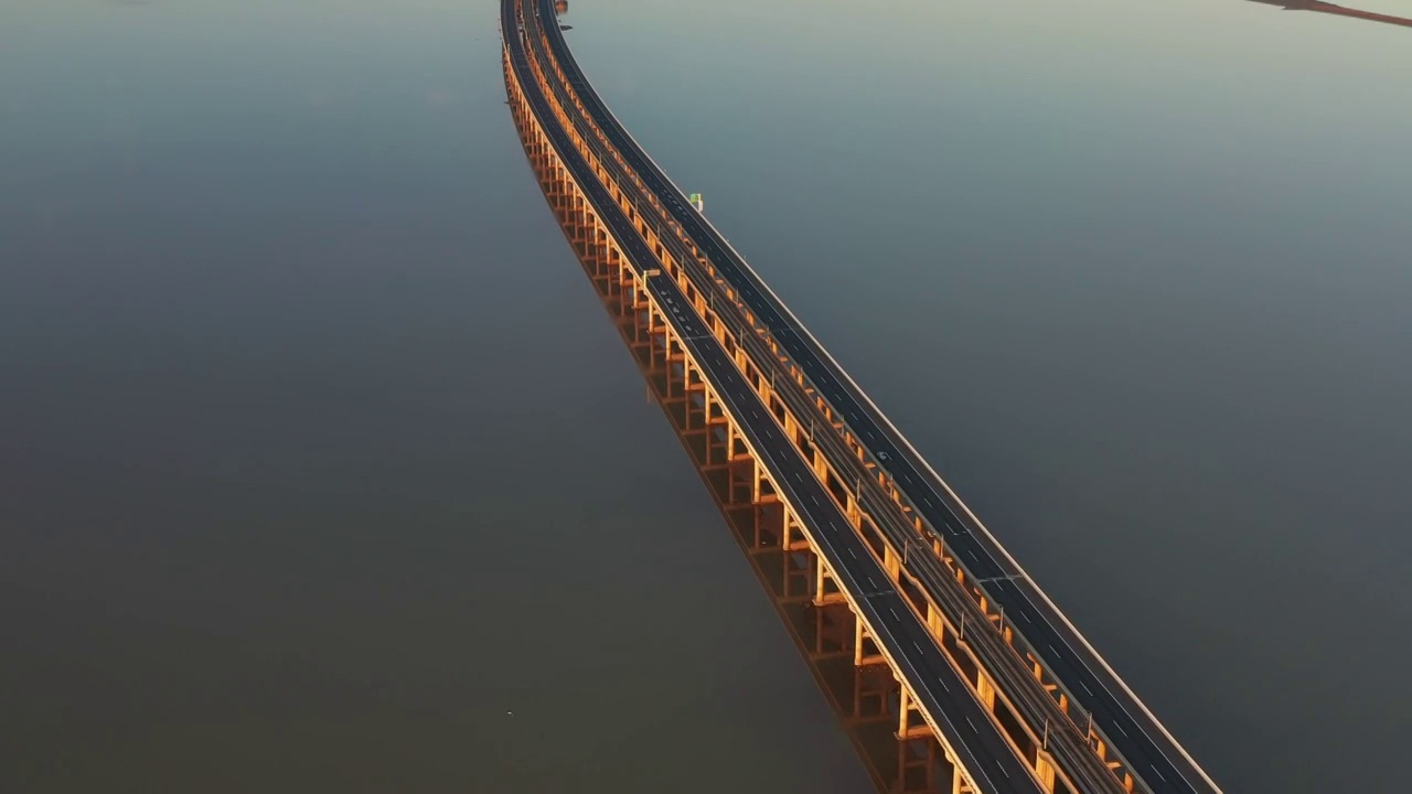 江苏省南京市石臼湖特大桥日落航拍视频素材