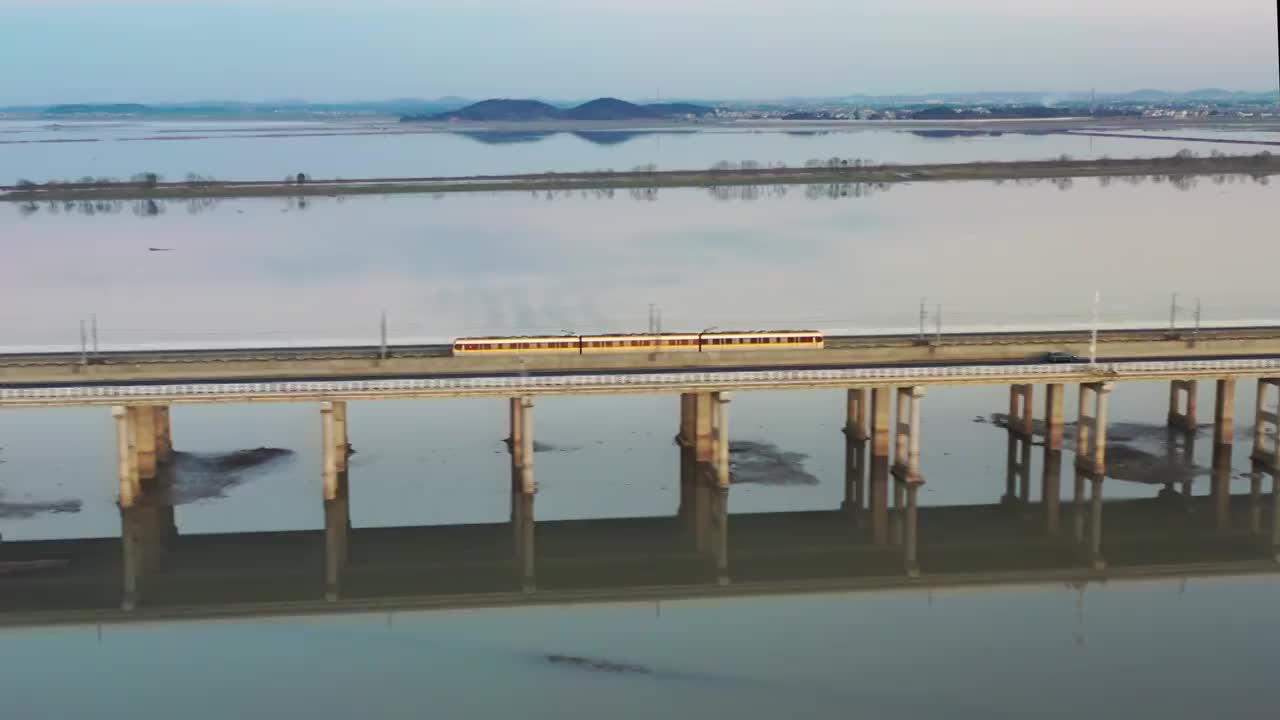 江苏省南京市石臼湖特大桥地铁日落航拍视频素材