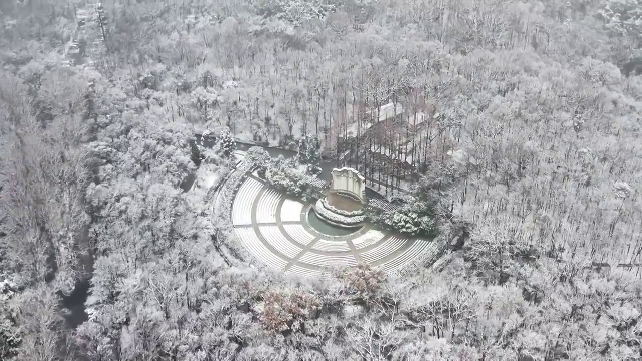 雪中的南京中山陵音乐台视频素材