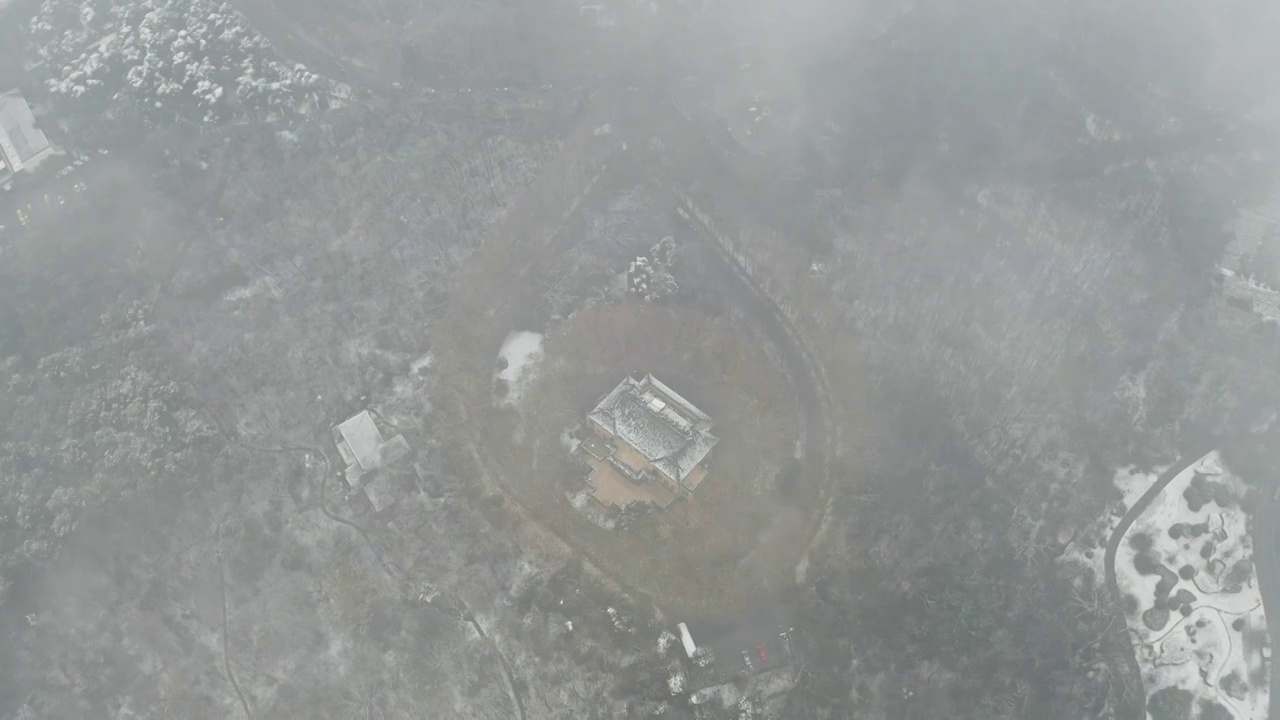 航拍雪中的南京美龄宫视频素材