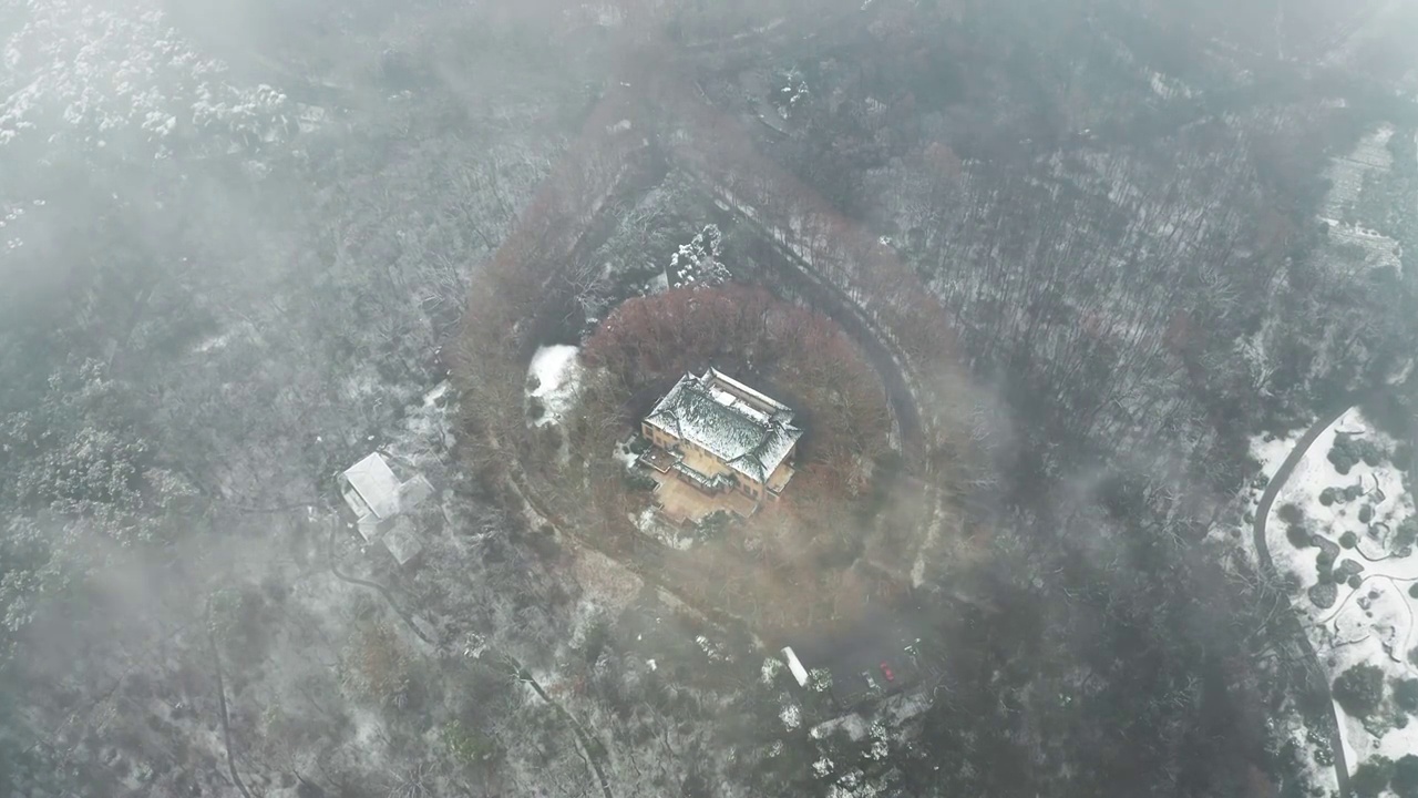 大雪纷飞中的南京美龄宫视频素材