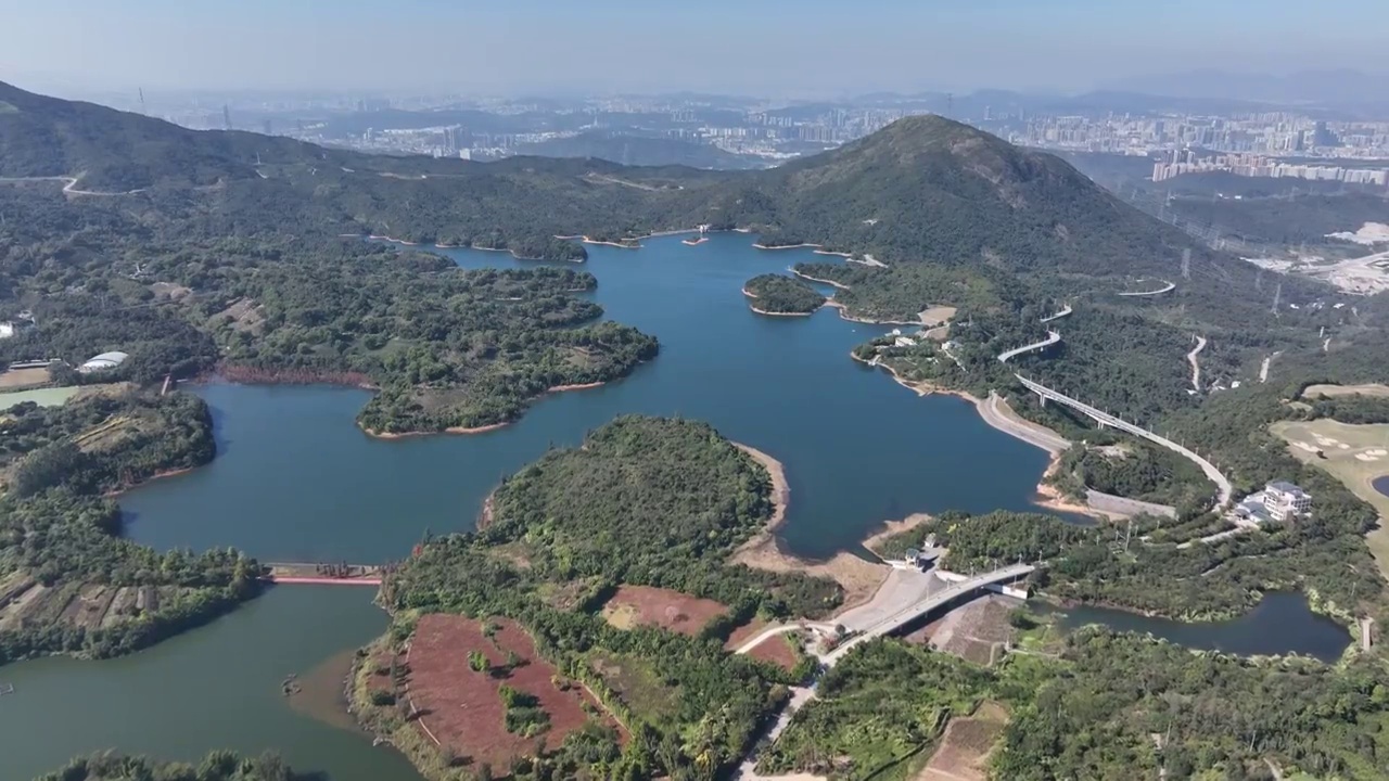 广东省深圳市盐田区东部华侨城茶溪谷三洲田水库航拍视频素材