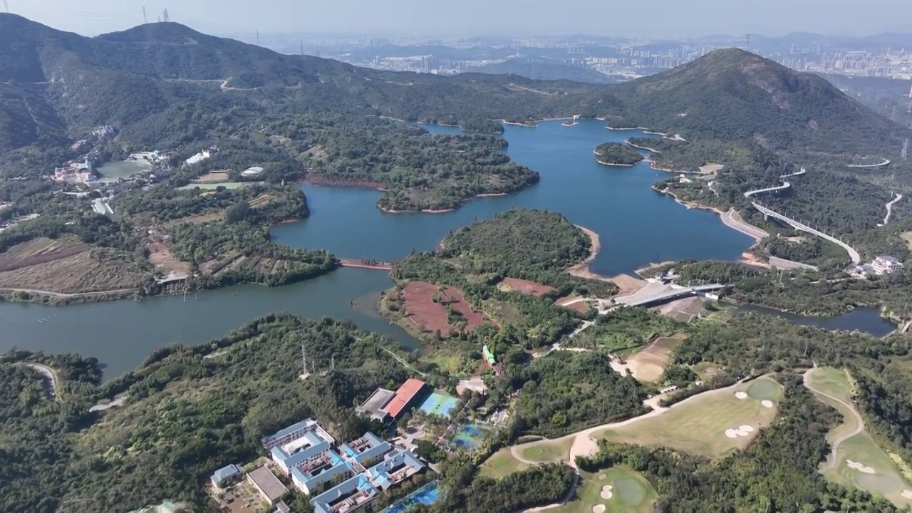 广东省深圳市盐田区东部华侨城茶溪谷三洲田水库航拍视频素材