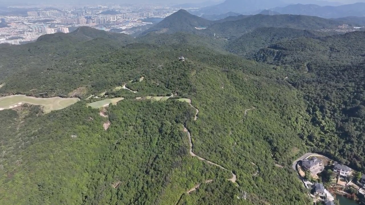 广东省深圳市盐田区东部华侨城茶溪谷三洲田水库航拍视频素材