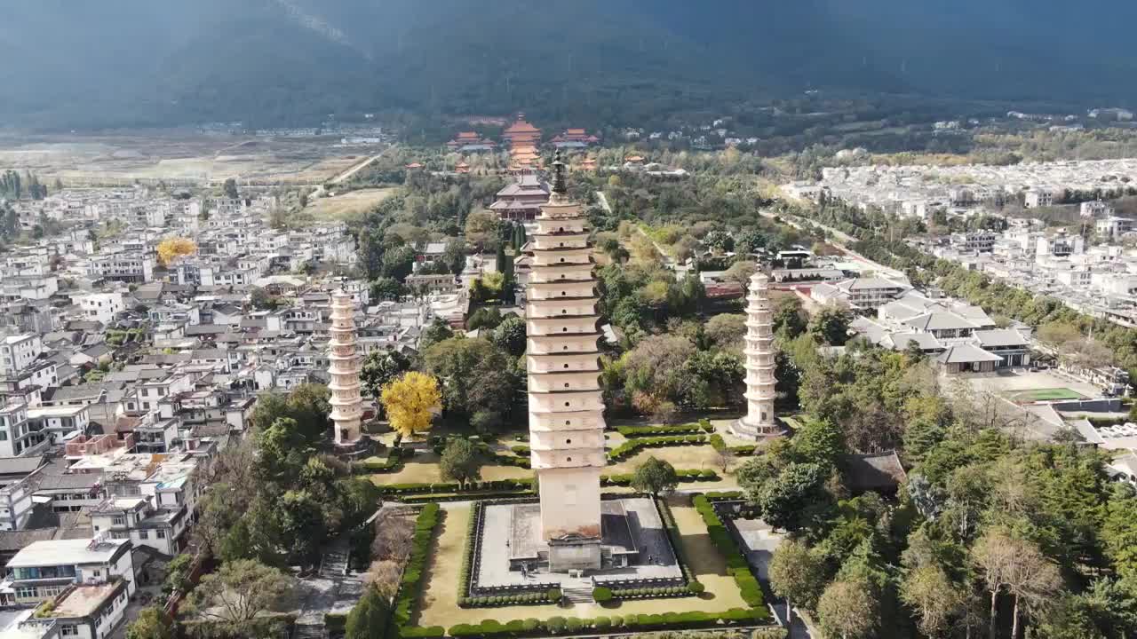 云南大理崇圣寺三塔千年古寺唐朝启建360度航拍视频素材