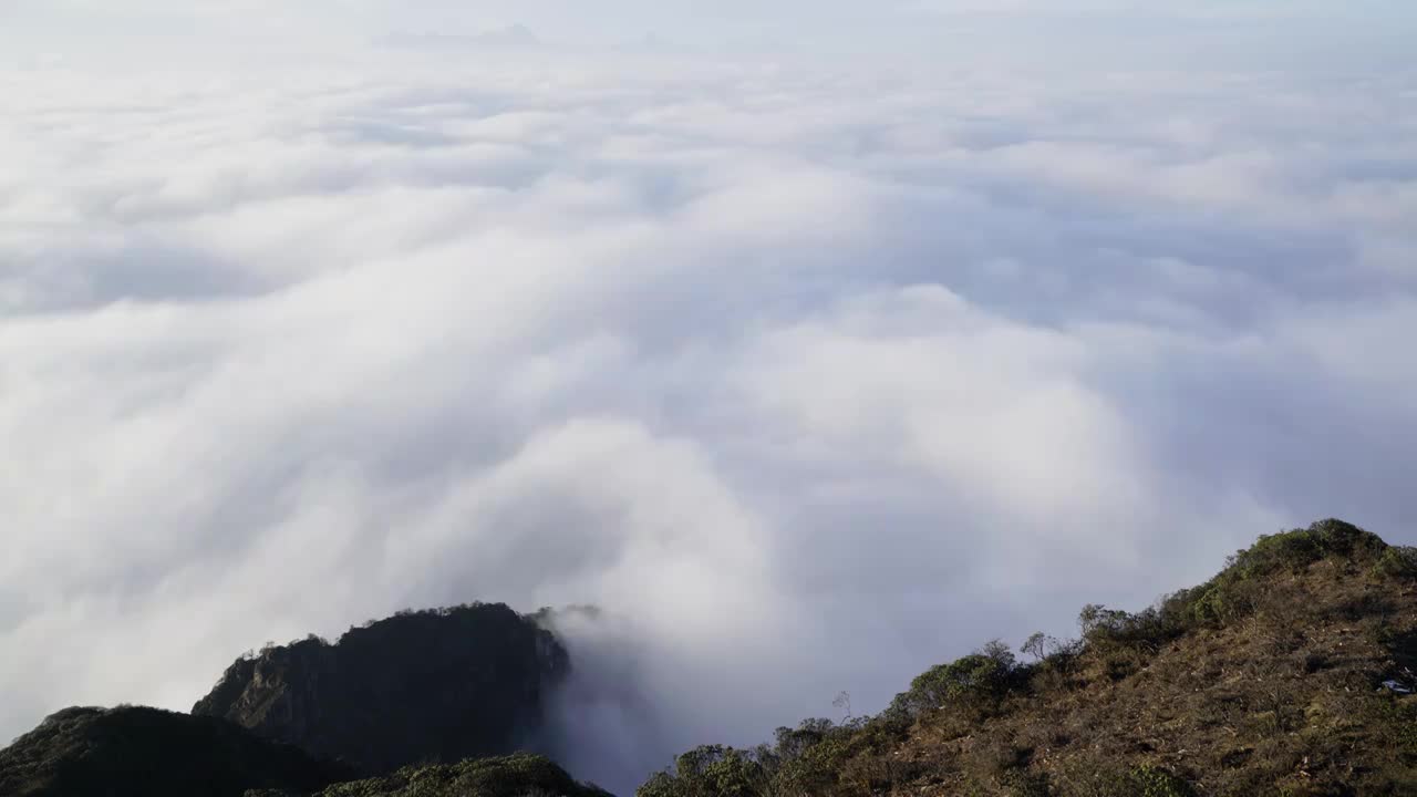 牛背山黄昏云海延时视频素材