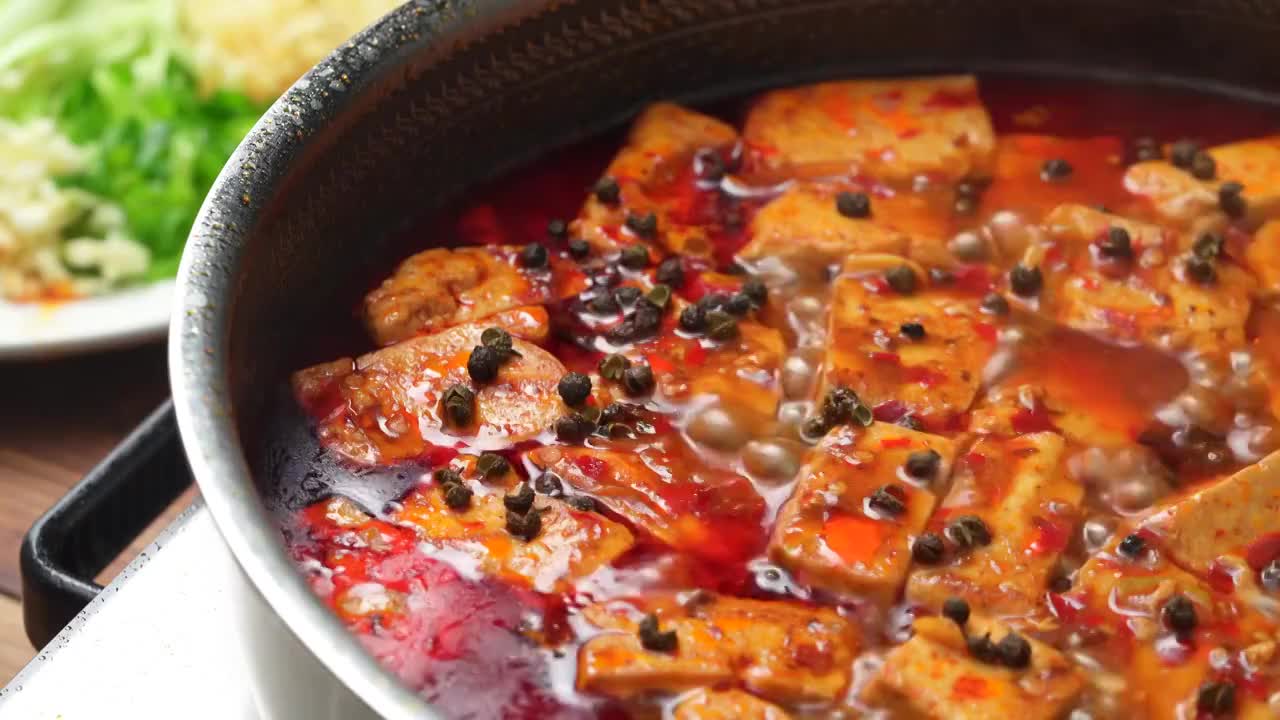 中国四川传统名菜麻婆豆腐视频素材