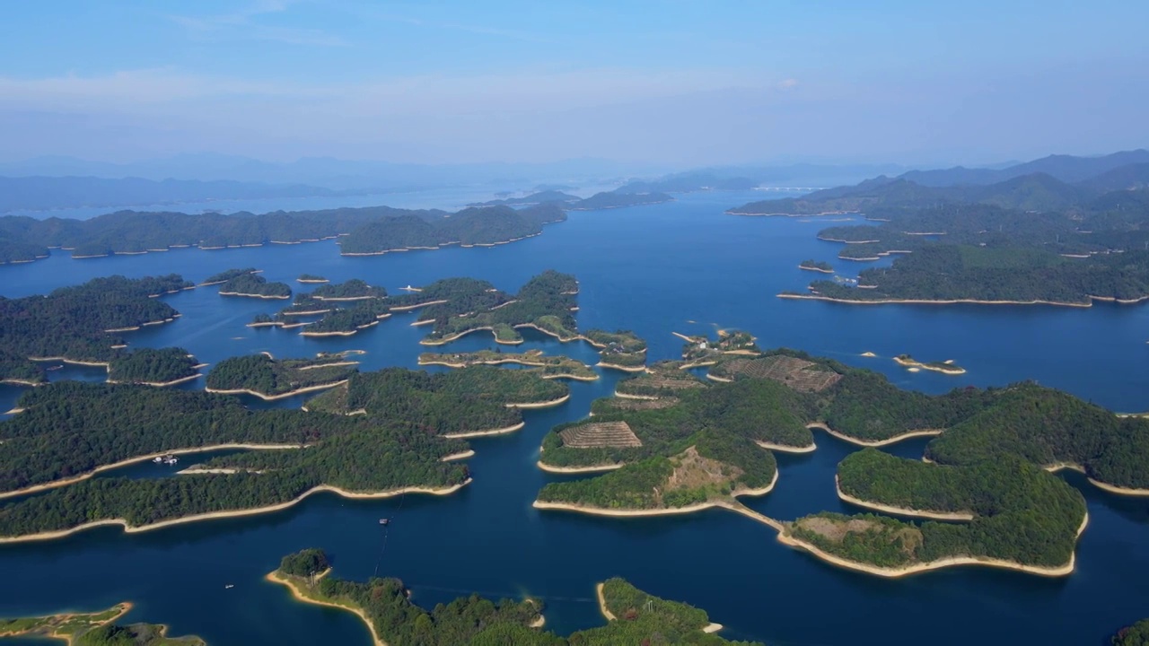 航拍杭州千岛湖青山绿水湖泊水景视频素材