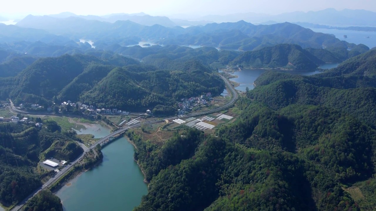 航拍杭州千岛湖青山绿水湖泊水景视频素材