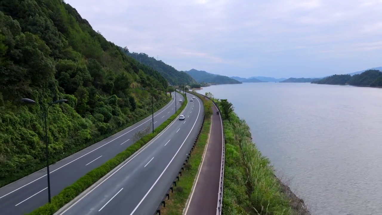 航拍户外森林公路天际线视频素材