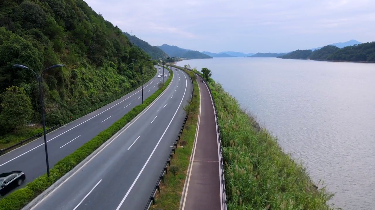 航拍户外森林公路天际线视频素材