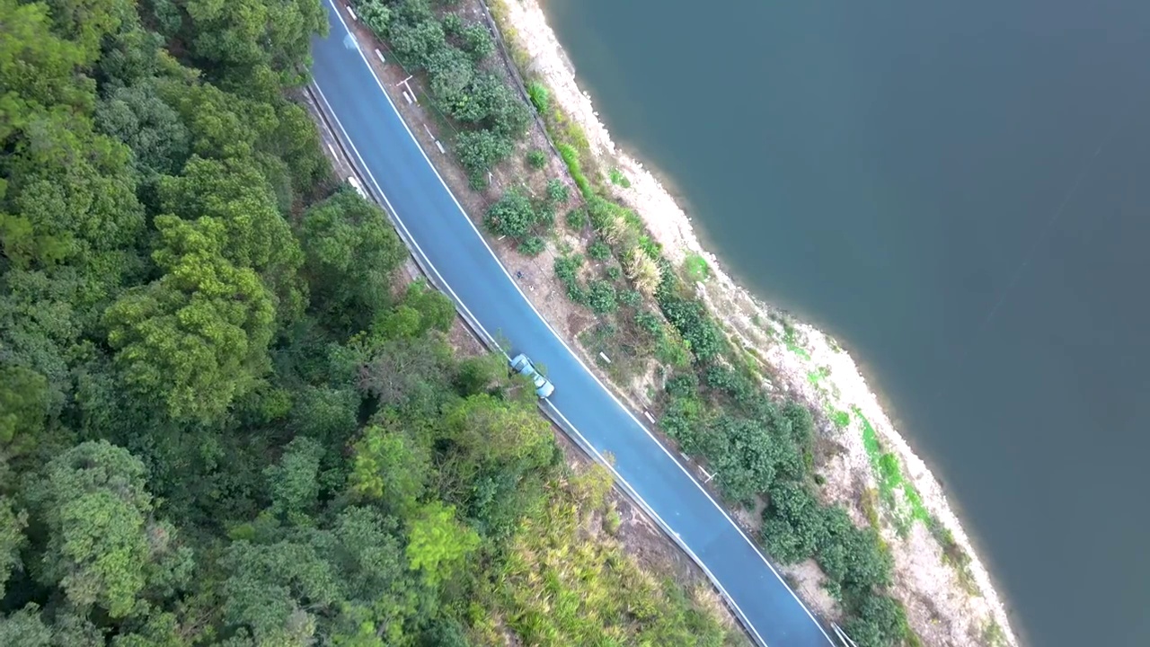 航拍森林盘山公路视频素材