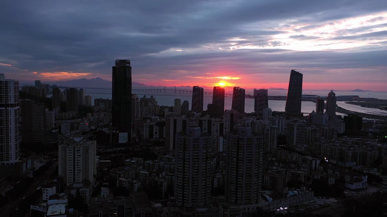 广东省珠海市拱北天际线城市风光日出航拍视频素材