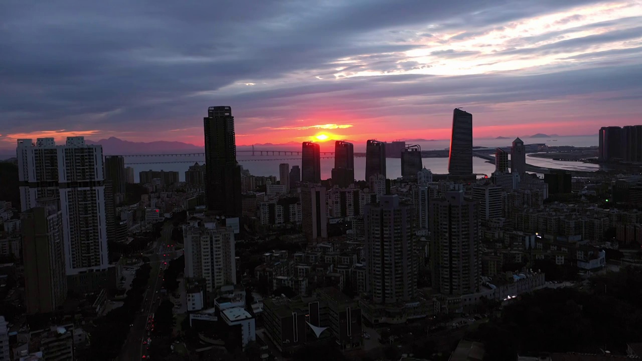 广东省珠海市拱北天际线城市风光日出航拍视频素材