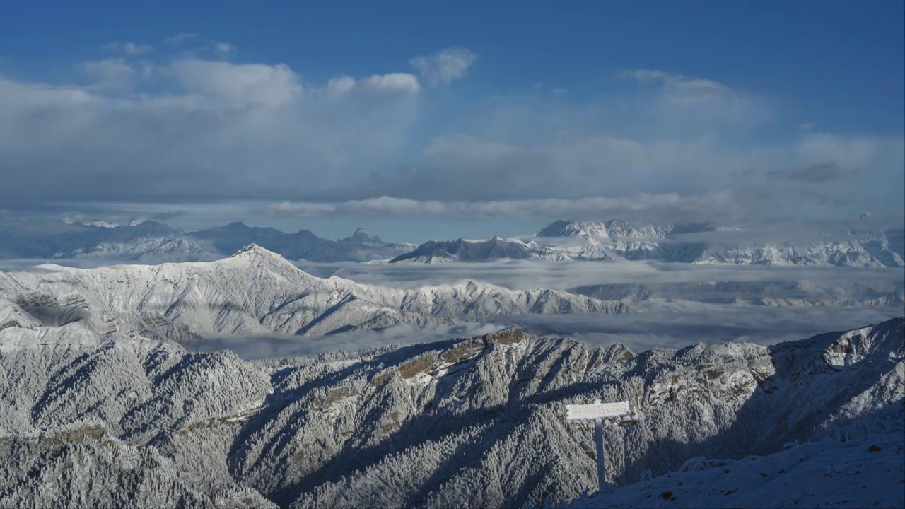 牛背山雪山云海延时视频素材