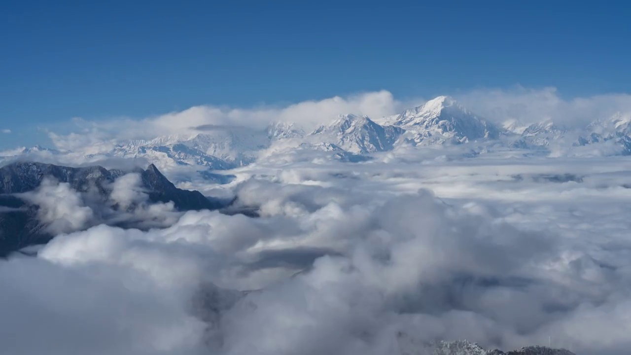 牛背山雪山云海延时视频素材