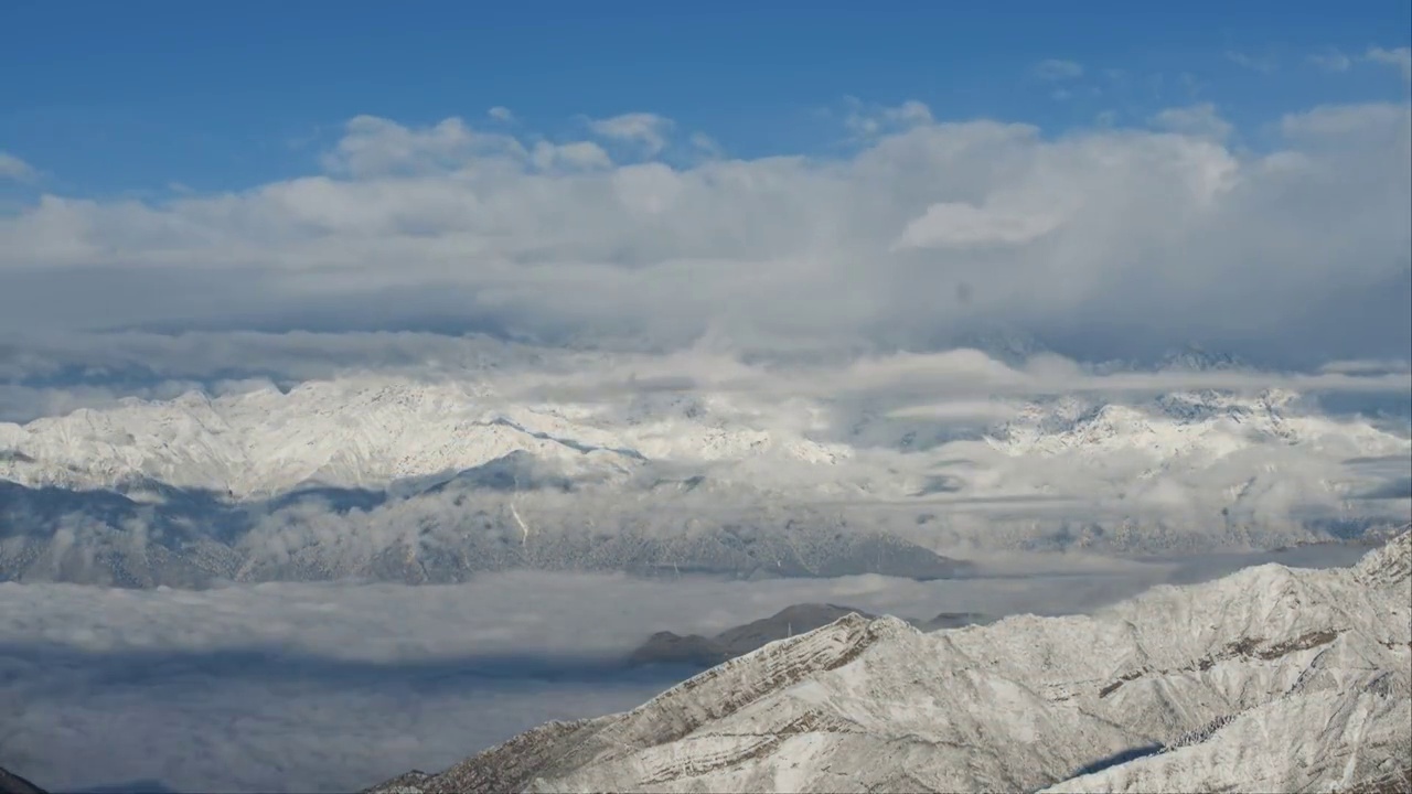 牛背山雪山云海延时视频素材