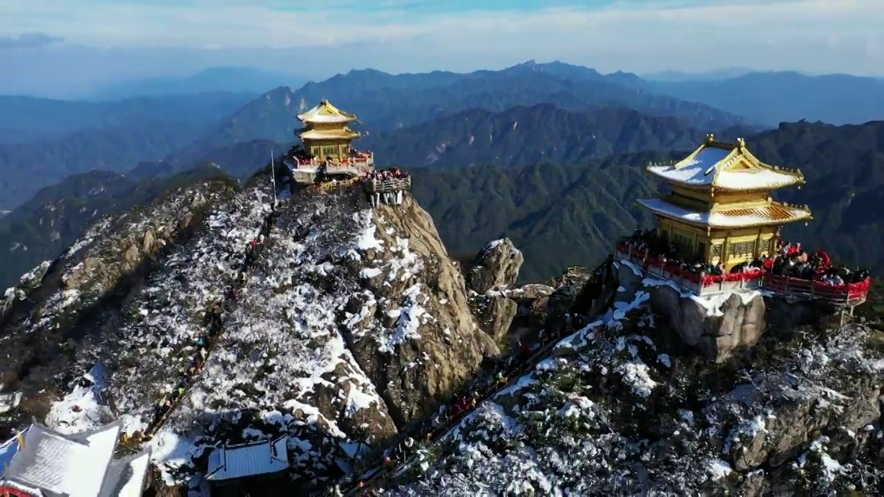 河南省洛阳市栾川县老君山风景区金顶道观群视频素材