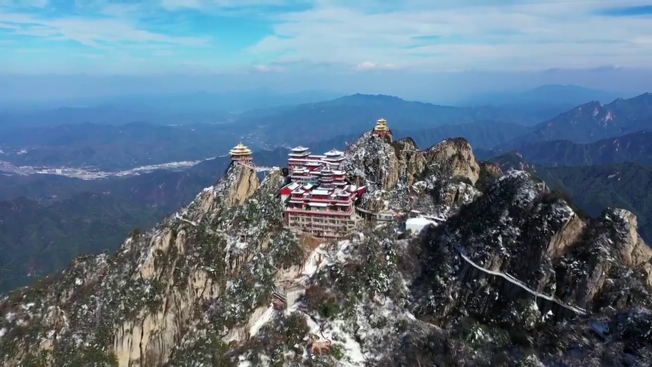 河南省洛阳市栾川县老君山风景区金顶道观群视频素材