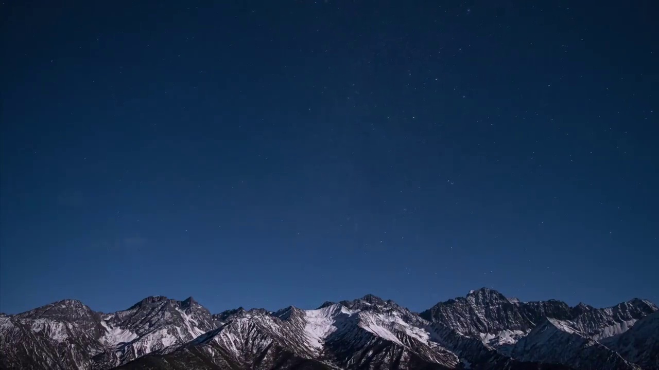 巴朗山上的星空与双子座流星雨视频素材