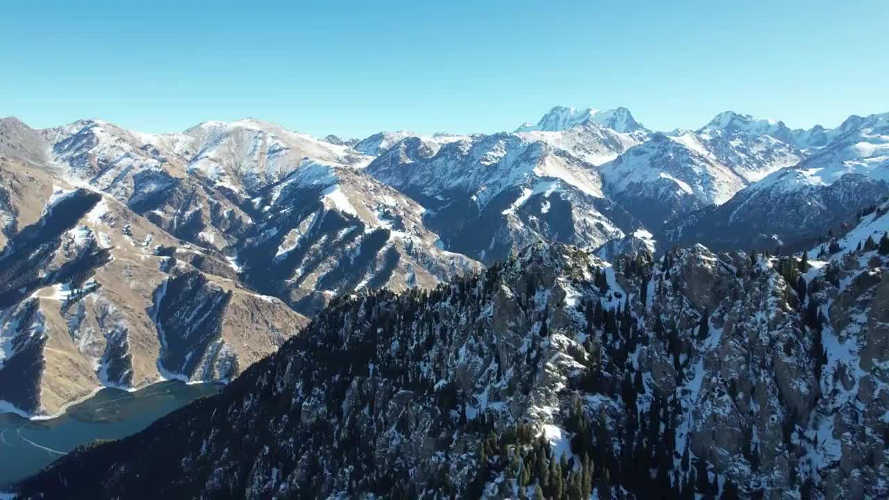 新疆昌吉州阜康市天山天池航拍视频素材