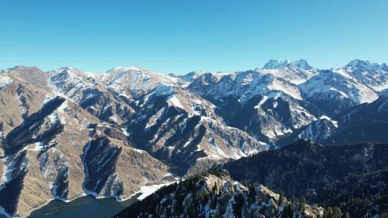 新疆昌吉州阜康市天山天池航拍视频素材