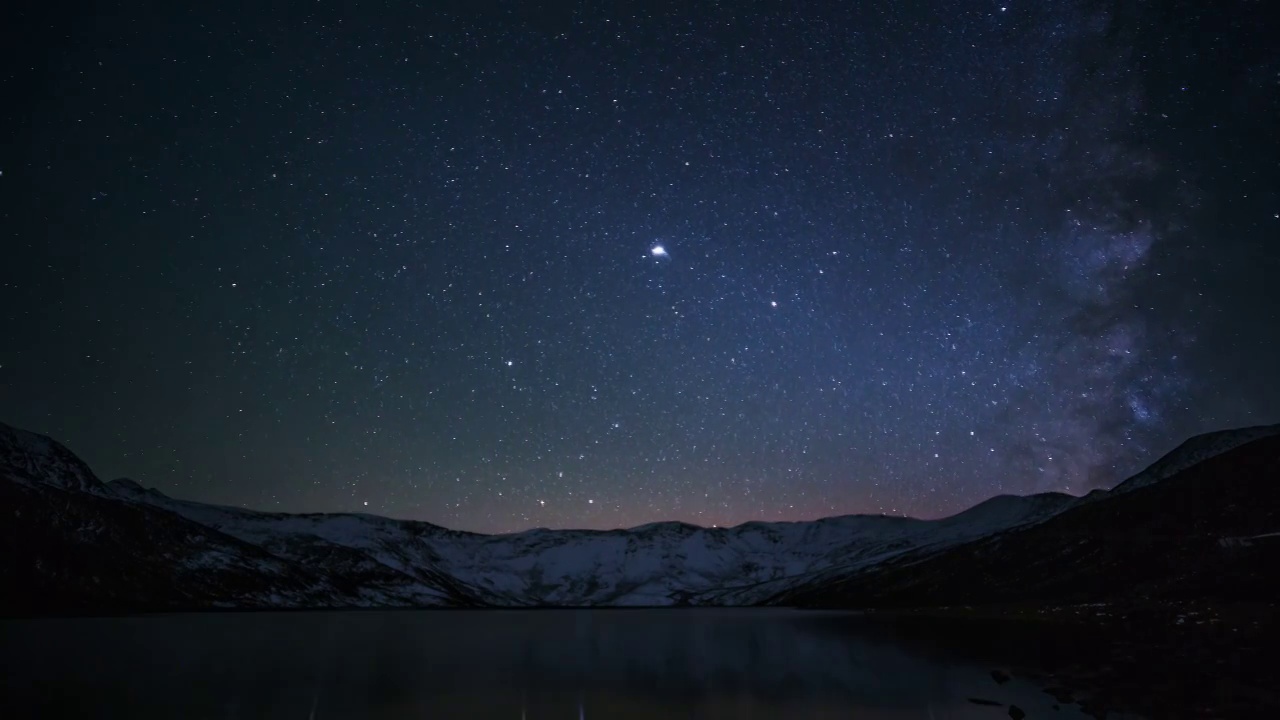 四川川西雪山海子星空视频素材画面1