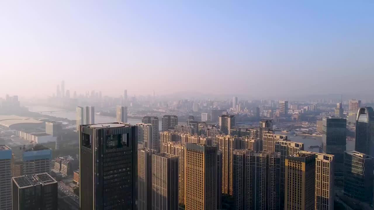 航拍黄昏下的广州城市建筑景观视频素材