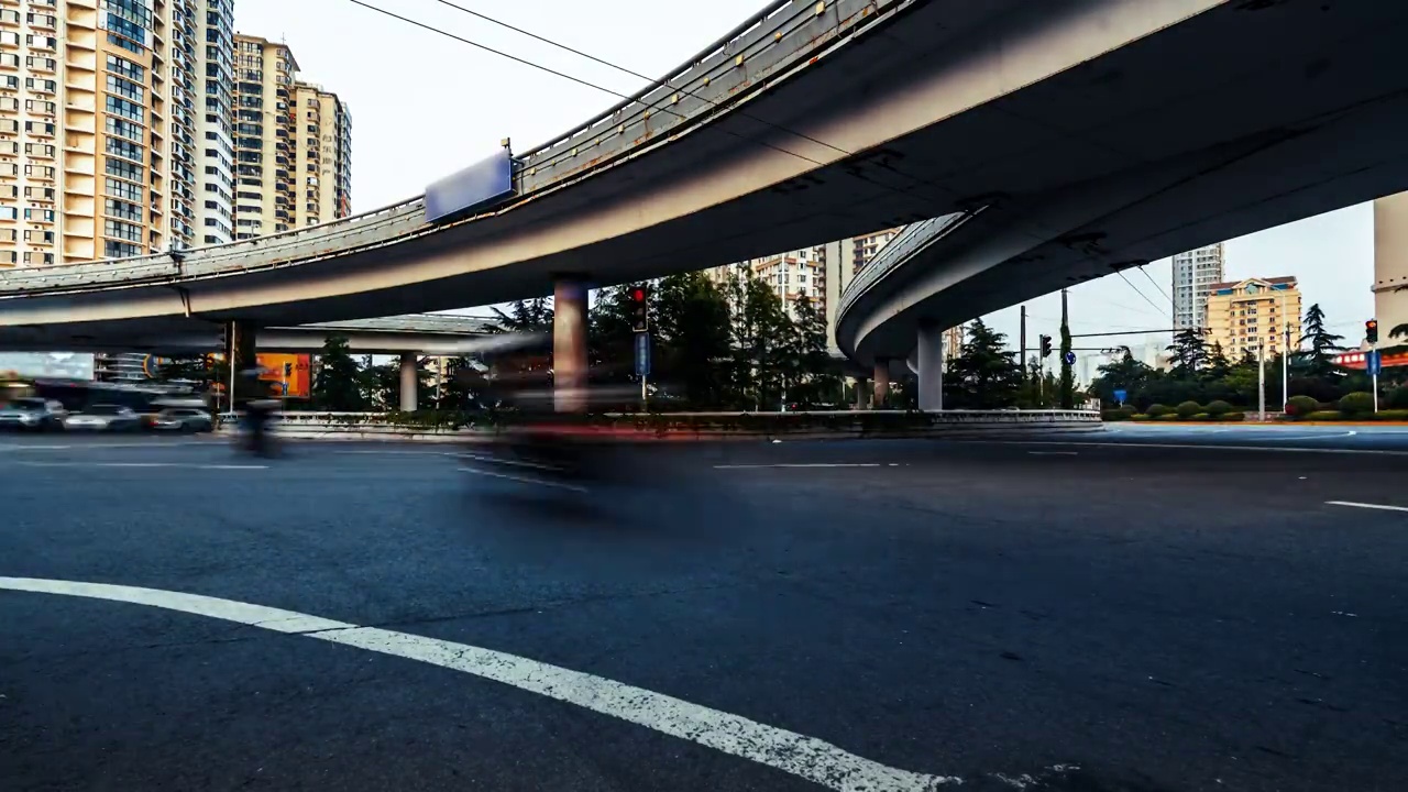 延时拍摄青岛市区道路交通视频素材