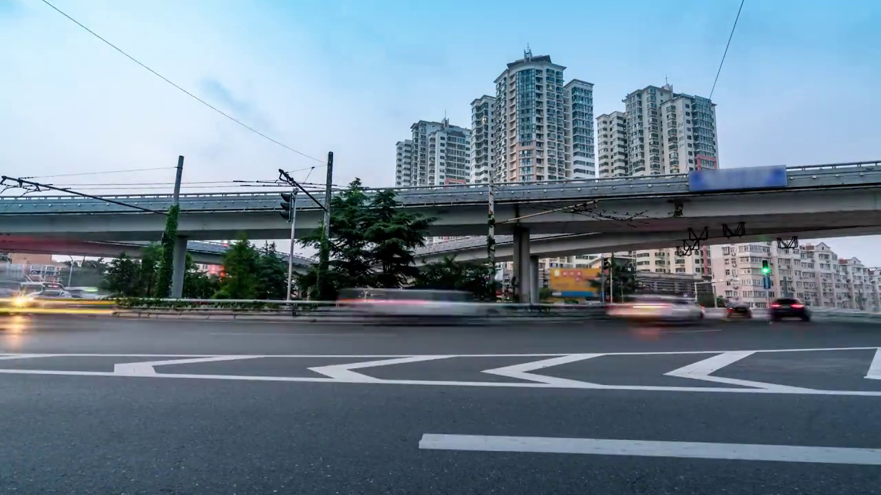 延时拍摄青岛市区道路交通视频素材