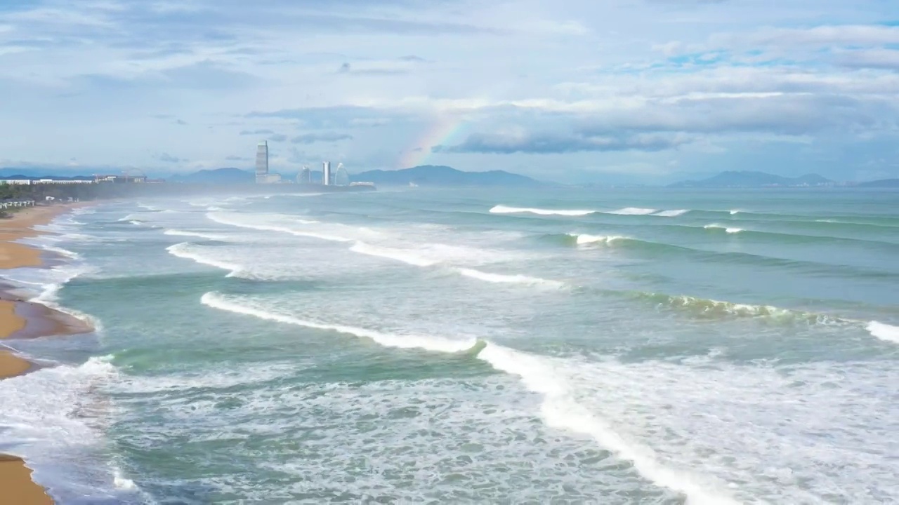 三亚，后海村，彩虹，海浪，美丽海湾视频素材