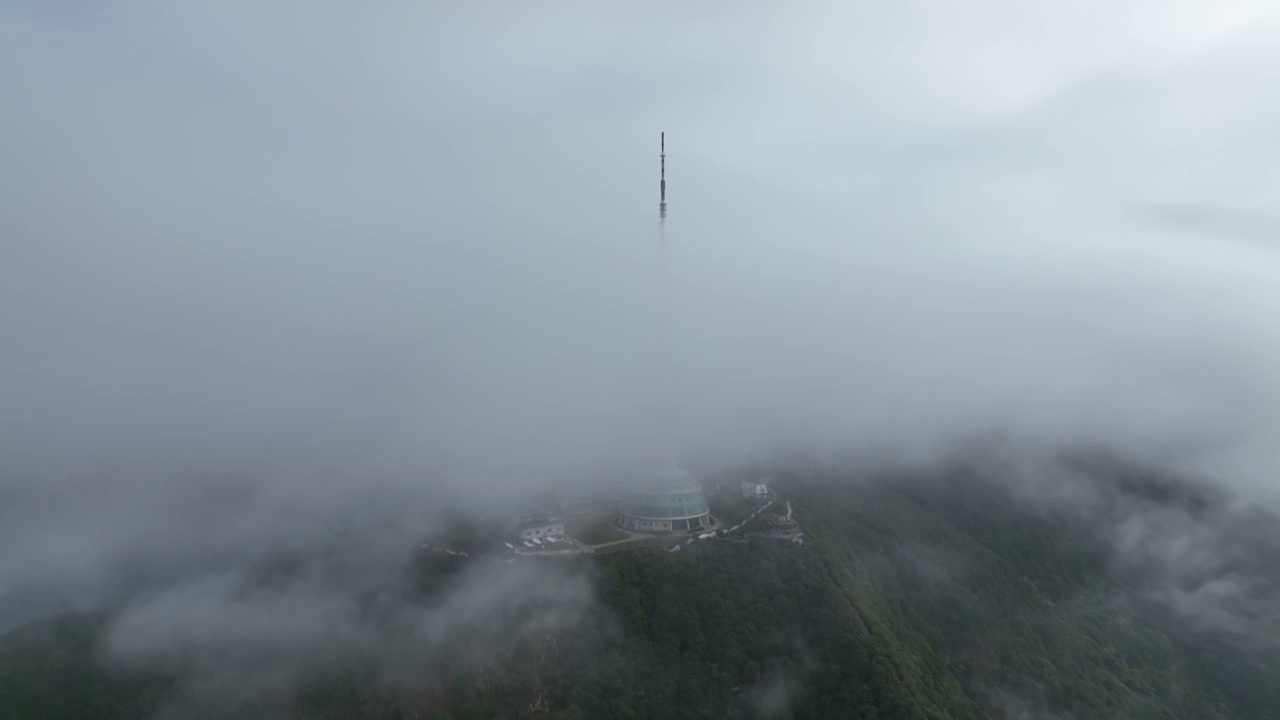 深圳梧桐山电视塔云海视频素材