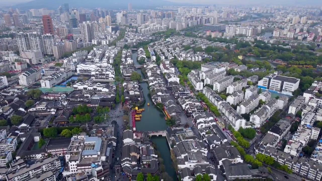 航拍南京秦淮河沿岸灰瓦古民居视频素材