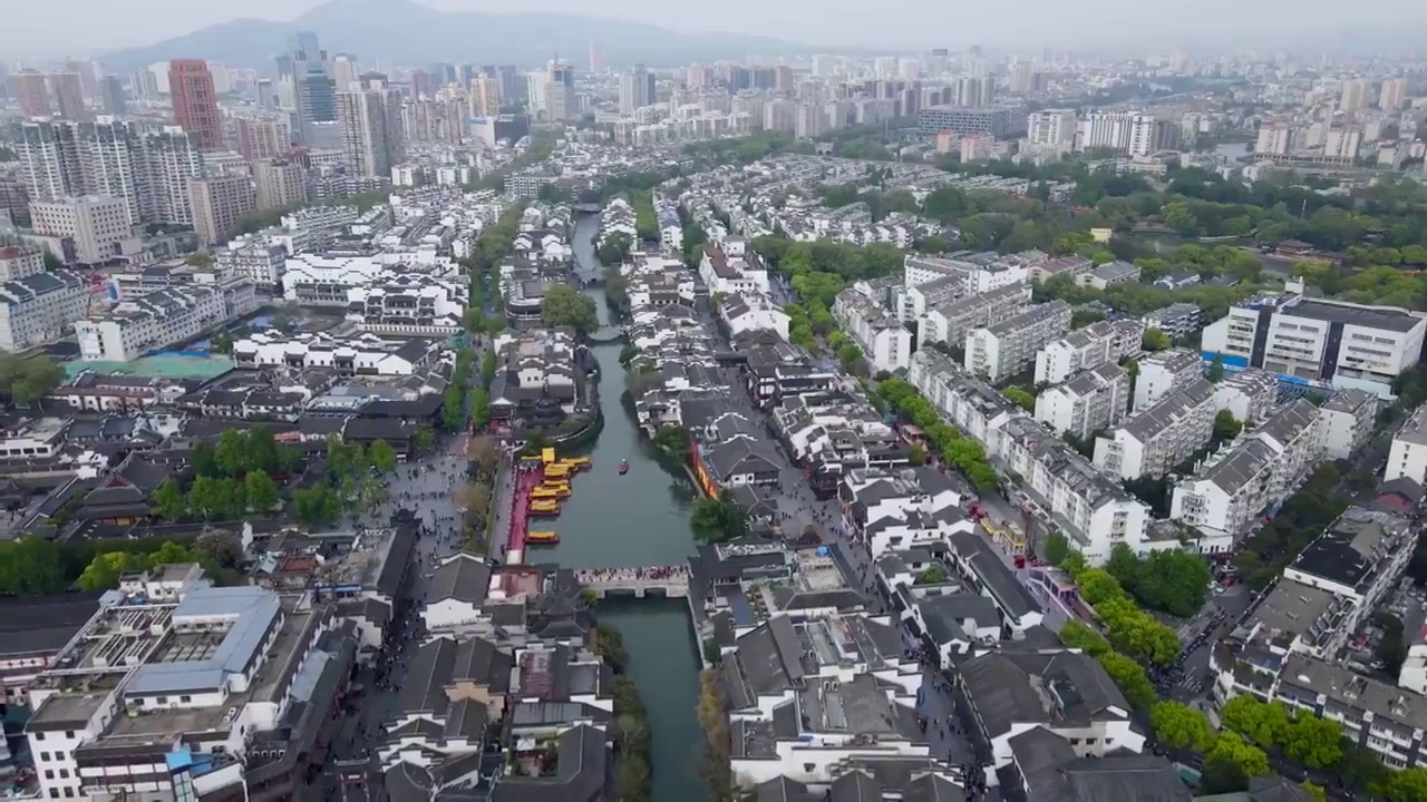 航拍南京秦淮河沿岸灰瓦古民居视频素材