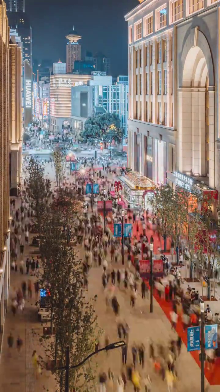 中国第一商业街南京路夜晚繁荣景象延时视频素材