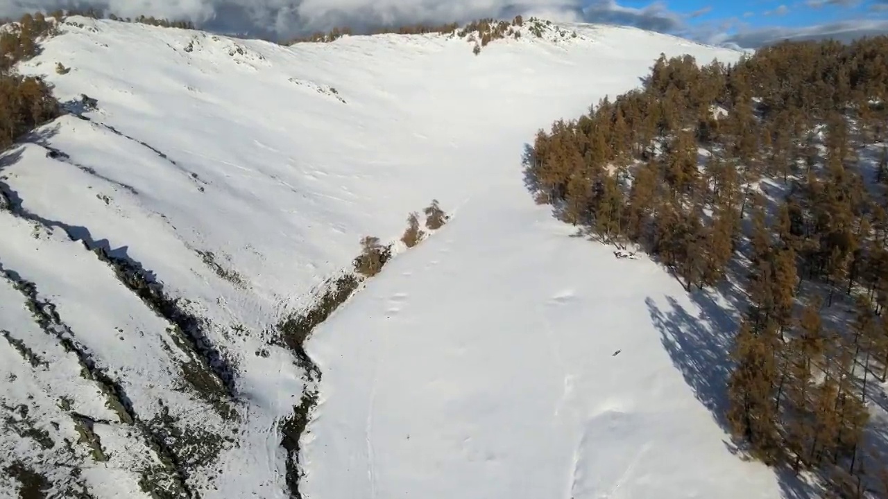 新疆阿勒泰布尔津县喀纳斯景区雪后航拍视频素材