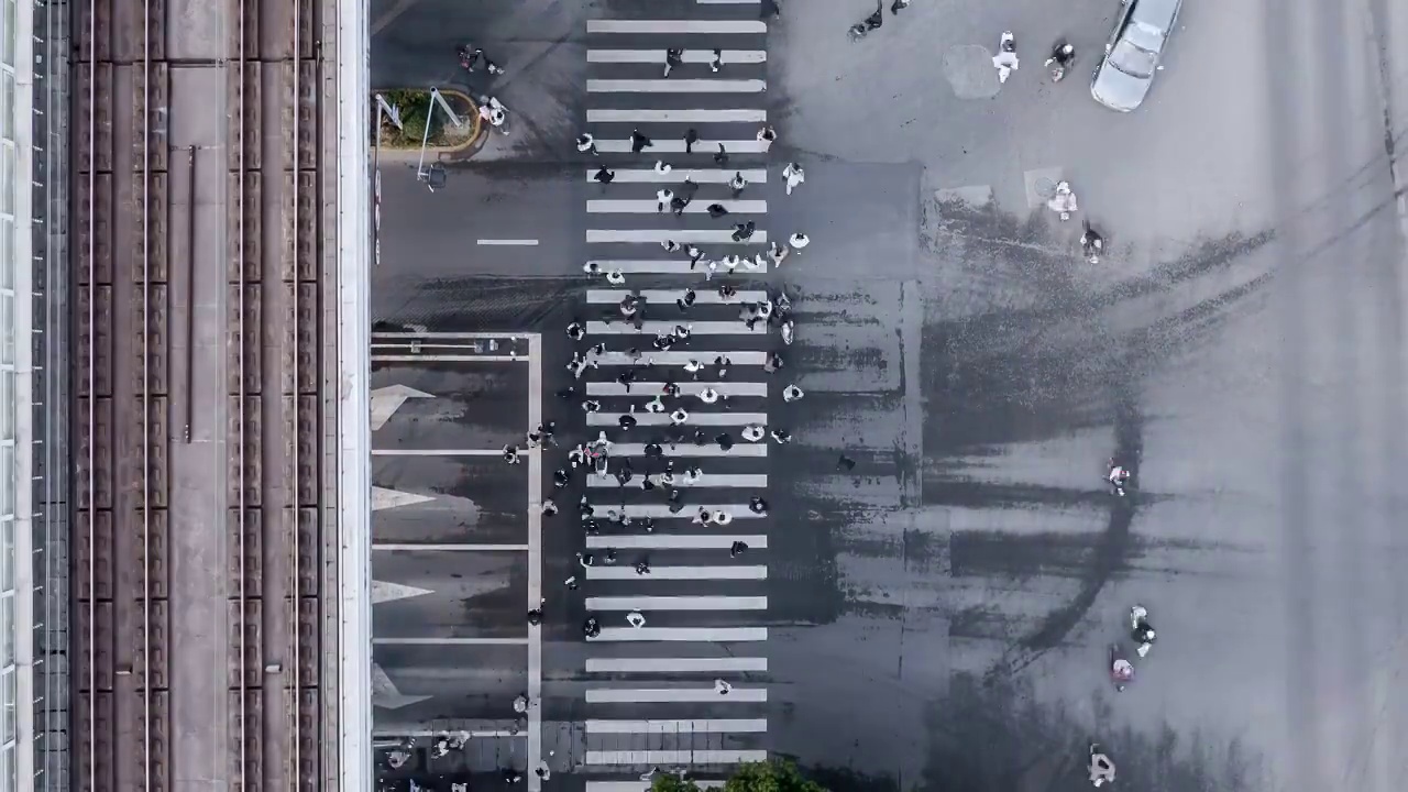 城市生活,来往人群,来往车辆视频素材