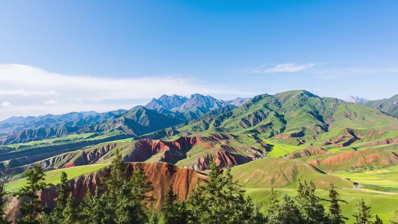 中国青海祁连卓尔山风景区夏日晴朗的午后视频素材