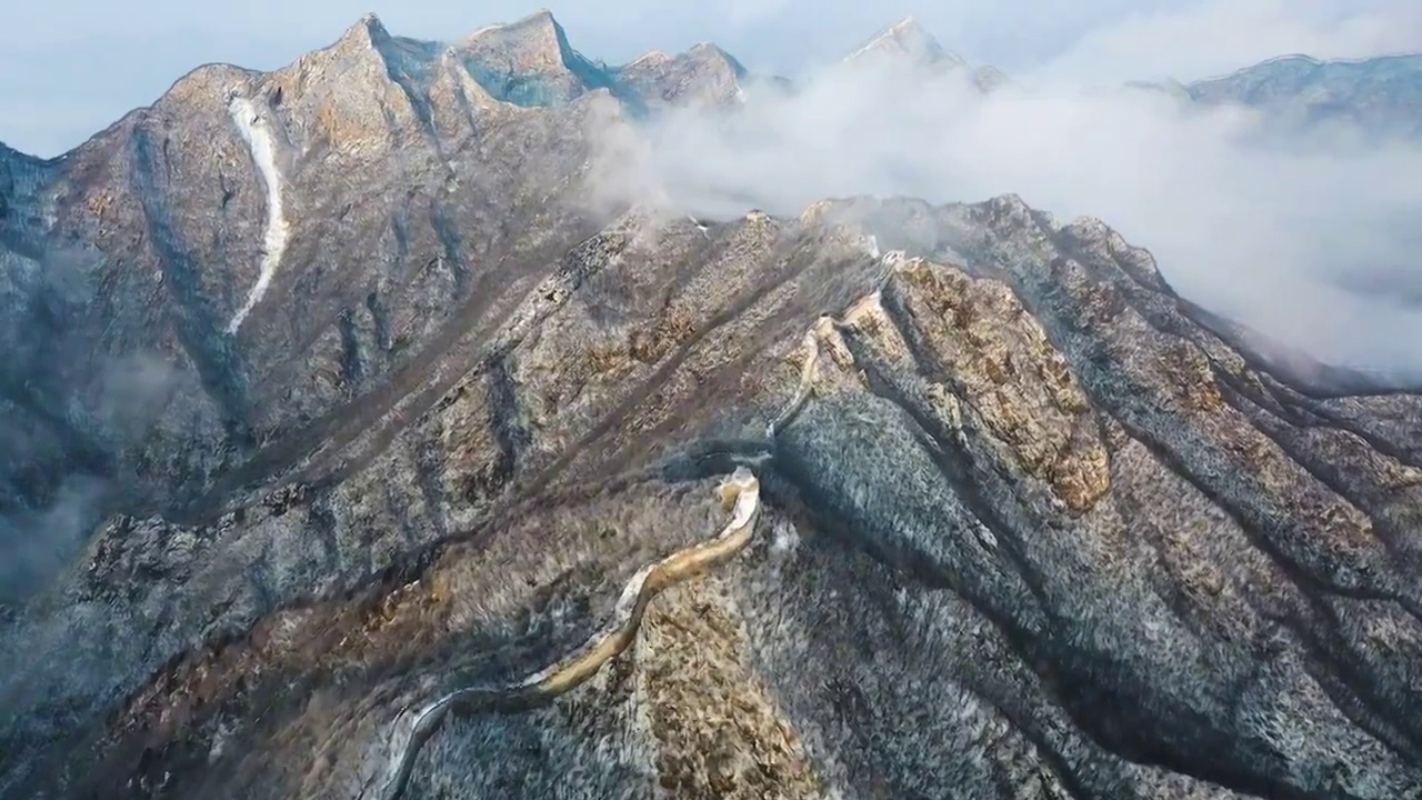 航拍雪后箭扣长城视频素材