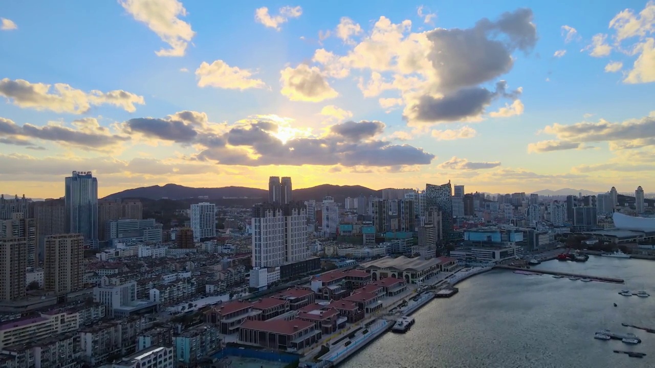 航拍烟台港海滨夕阳视频素材