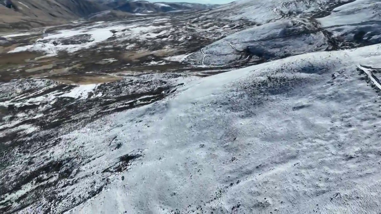 四川理塘连绵的雪山视频素材