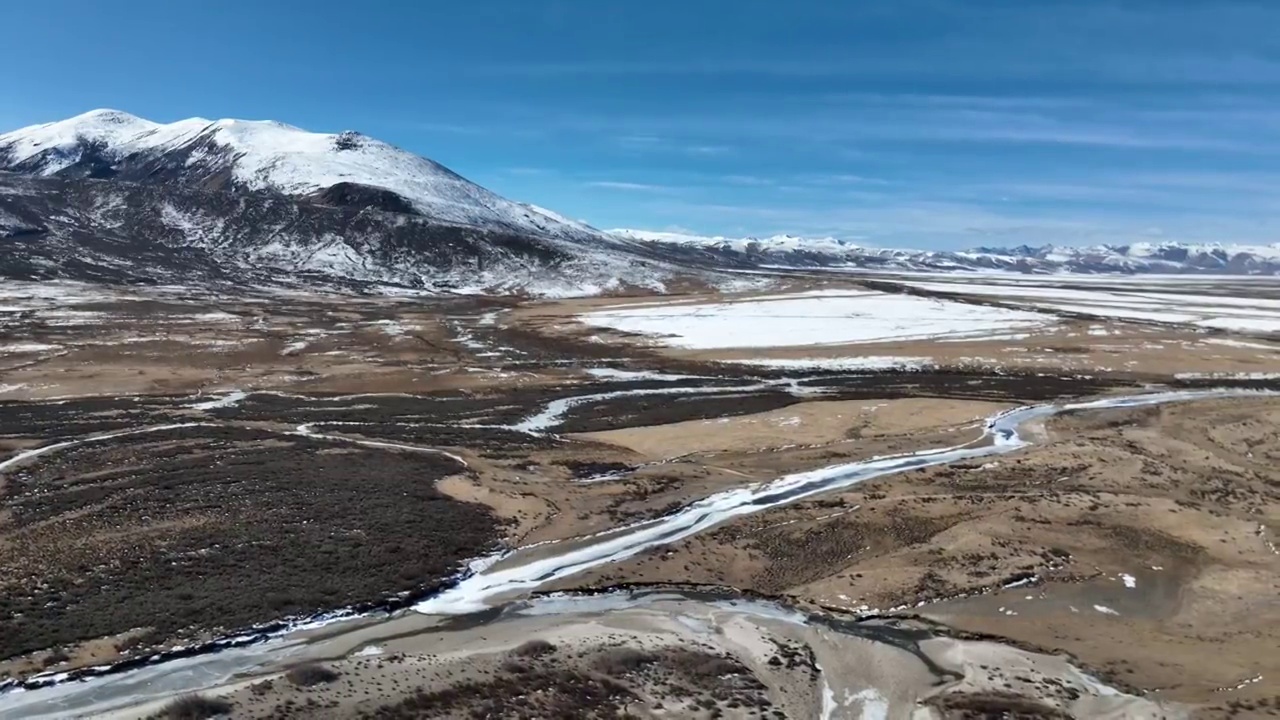 航拍四川理塘冬季草原雪山风光视频素材