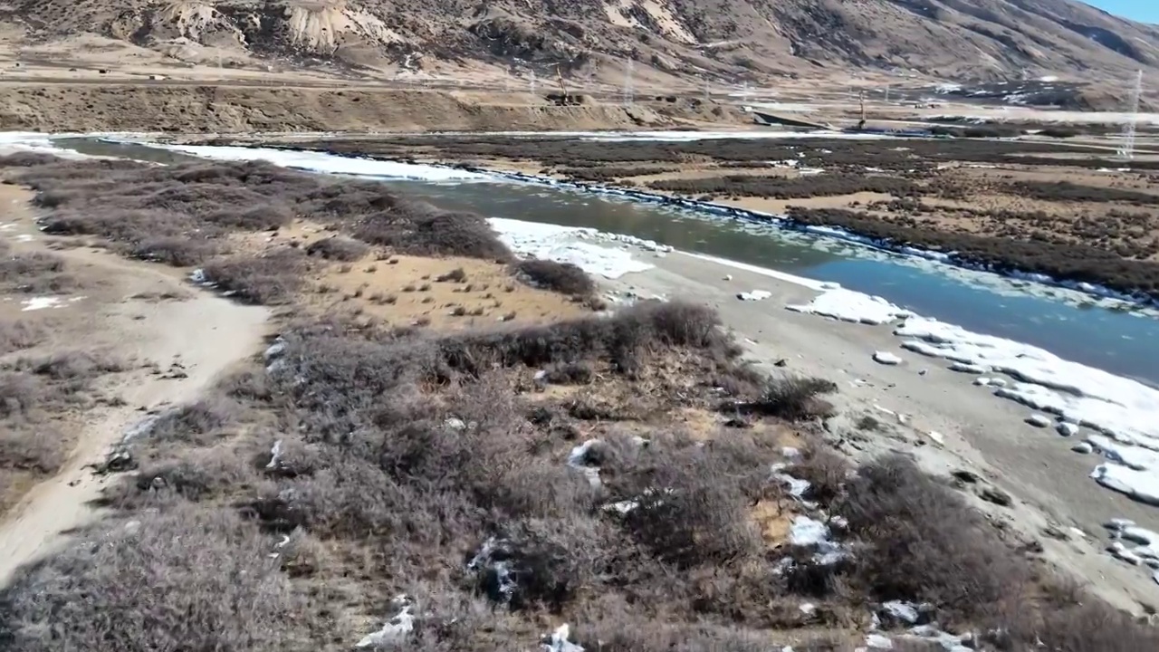 航拍四川理塘冬季河流风光视频素材