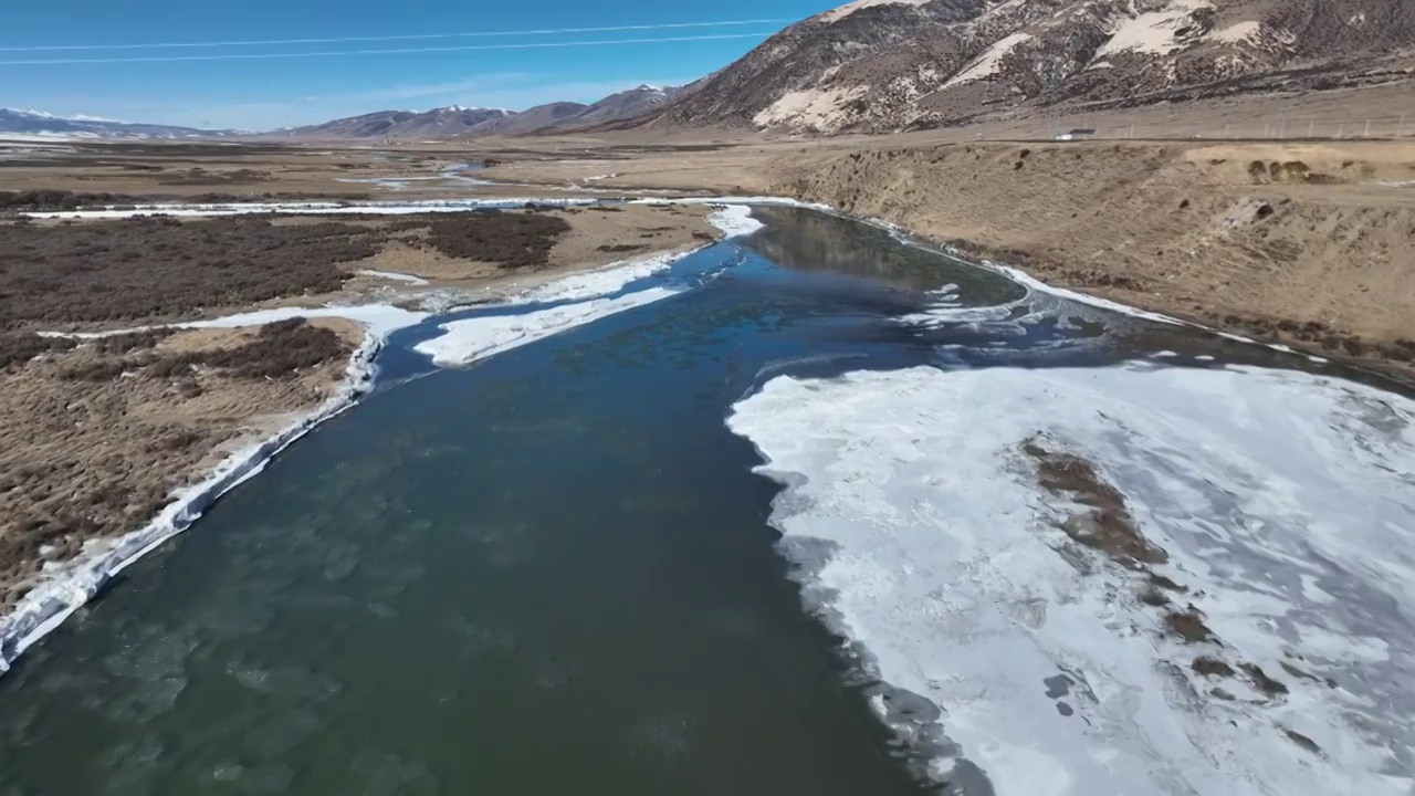 航拍四川理塘冬季河流风光视频素材