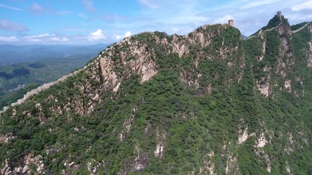 长城夏季山林航拍云雾视频素材