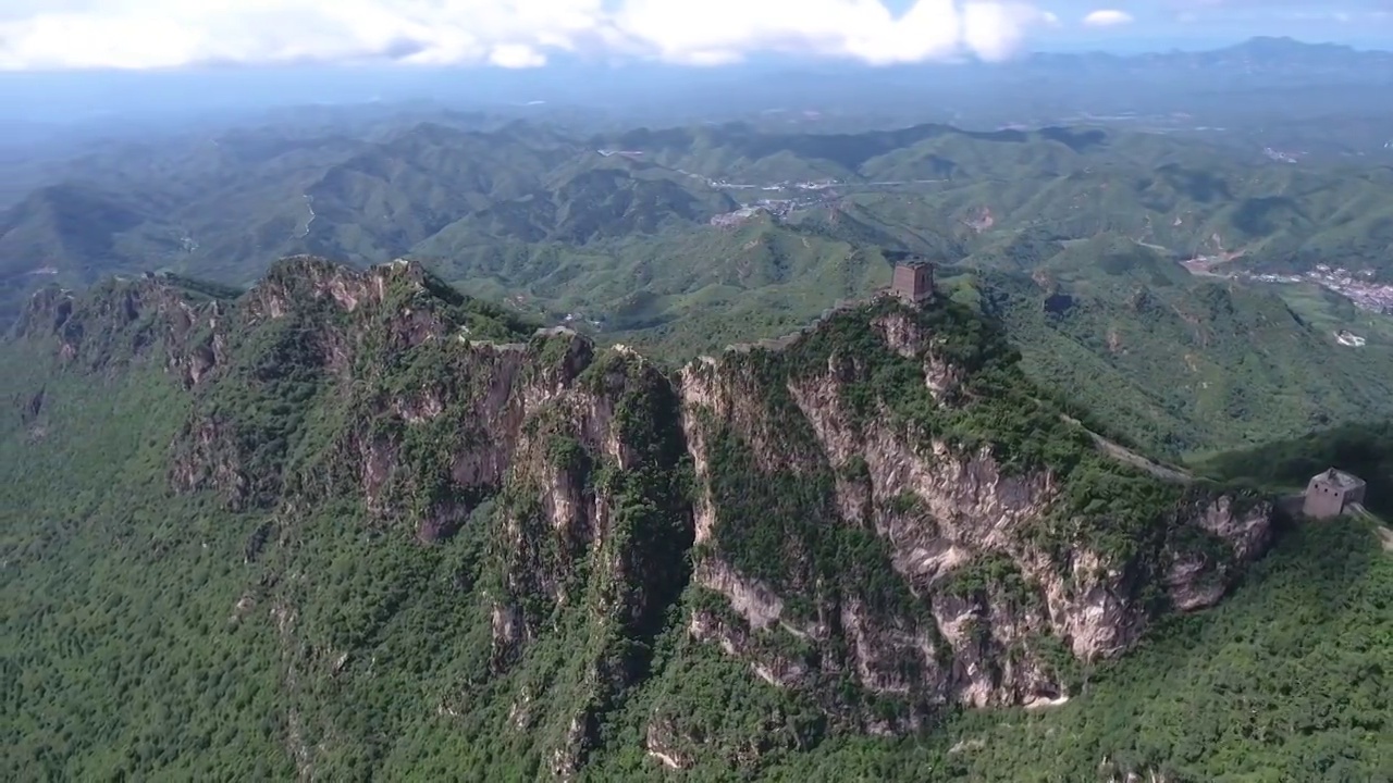 长城夏季山林航拍云雾视频素材